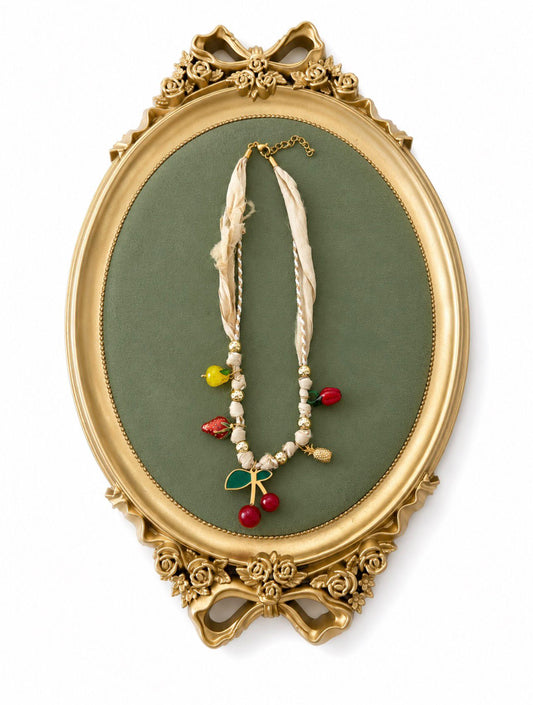 collier fruits tissus cerises